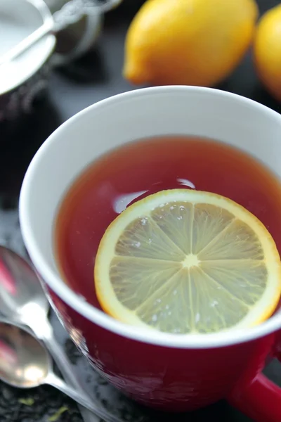 Tasse avec thé chaud — Photo