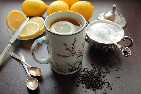 Tasse avec thé chaud — Photo
