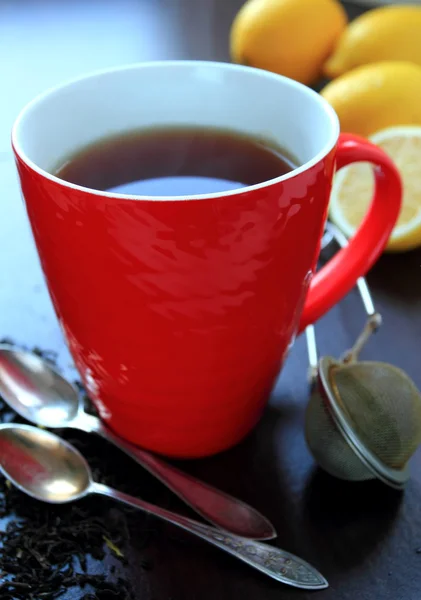 Mug with hot tea — Stock Photo, Image