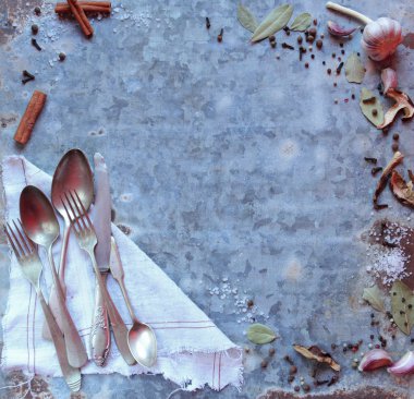 Baharat ile eski mutfak bıçakları