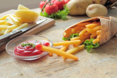 ketçap taze patates kızartması