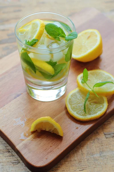 Bebida de limonada fria — Fotografia de Stock