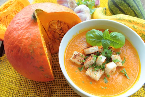 Sopa de abóbora com croutons — Fotografia de Stock