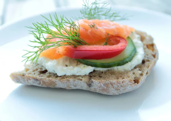 Sandwich con salmón —  Fotos de Stock