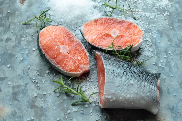 Zalmfilets met rozemarijn kruiden — Stockfoto