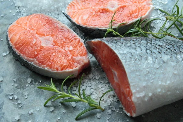 Филе лосося с розмарином — стоковое фото