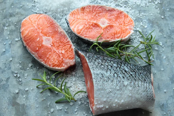 Филе лосося с розмарином — стоковое фото