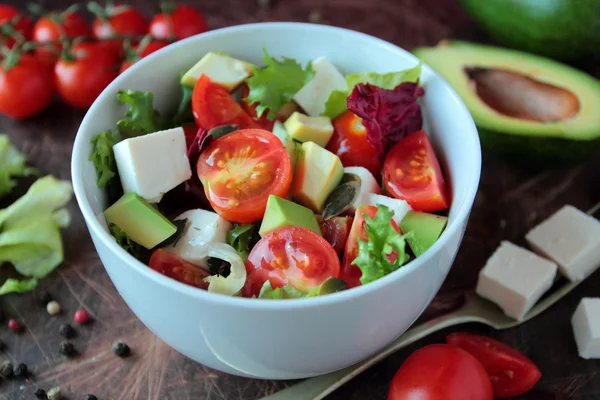 Taze sebze salatası.