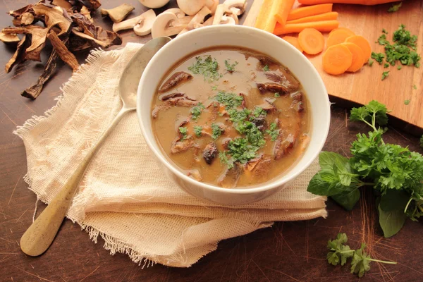 Sıcak ve lezzetli mantar çorbası