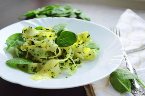 Pasta with spinach — Stock Photo, Image