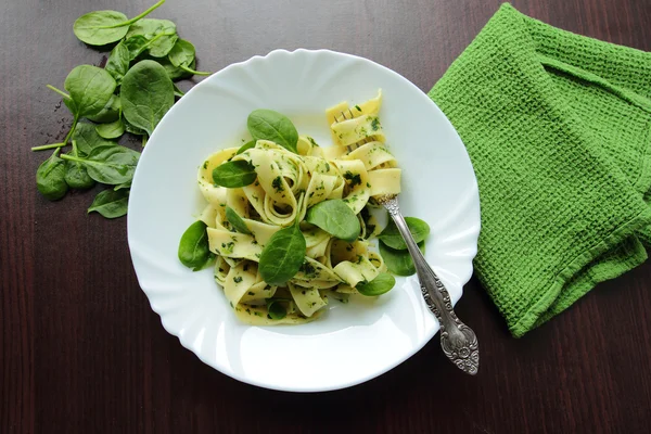 Pasta with spinach sauce — Stock Photo, Image
