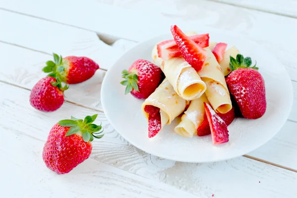 Pannenkoeken met aardbei — Stockfoto