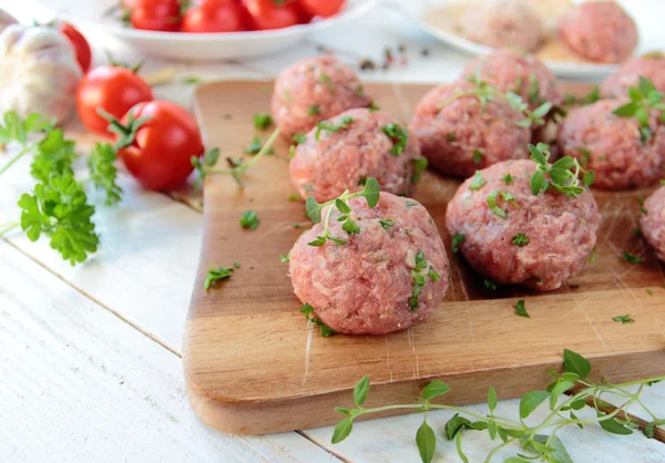 Raw meatballs