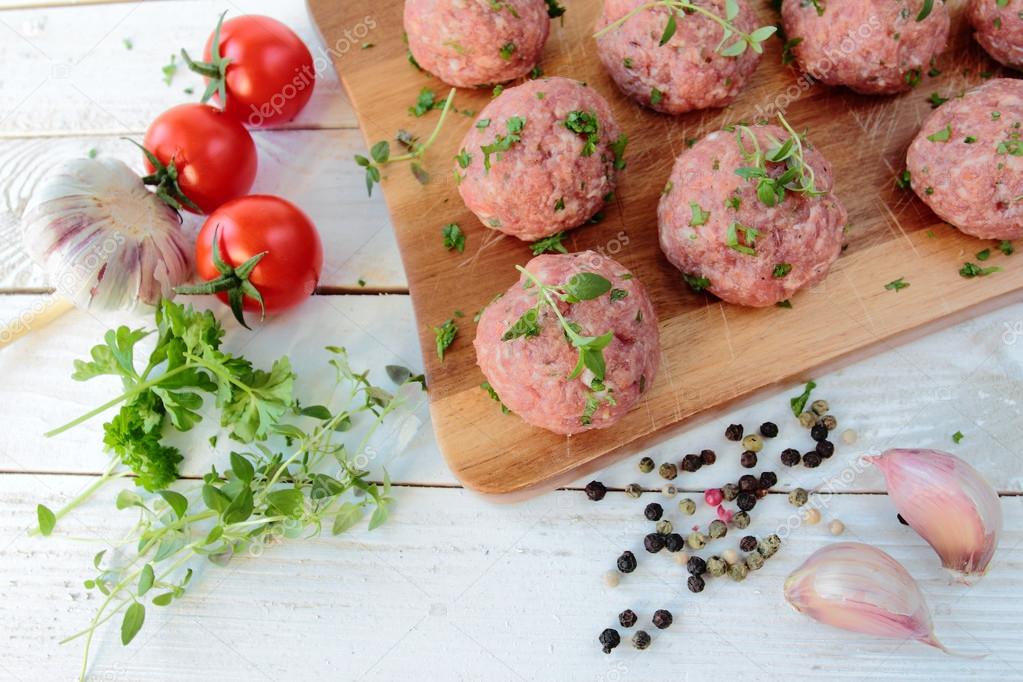 Raw meatballs with herbs
