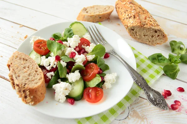 Salade aux légumes et fromage blanc — Photo