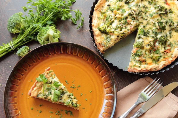 Brokoli ve peynirli sebze pie — Stok fotoğraf