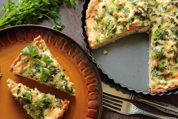 Vegetable pie with broccoli and cheese — Stock Photo, Image