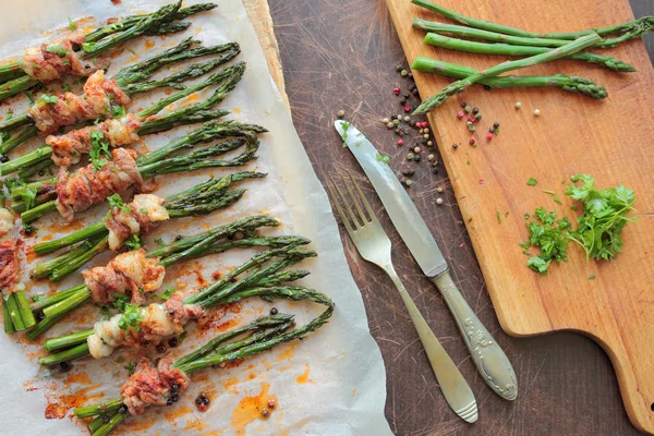 Asparagus rolled in bacon — Stock Photo, Image