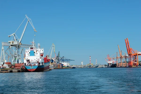 Vista panorámica del puerto y astillero en Gdynia, Polonia — Foto de Stock