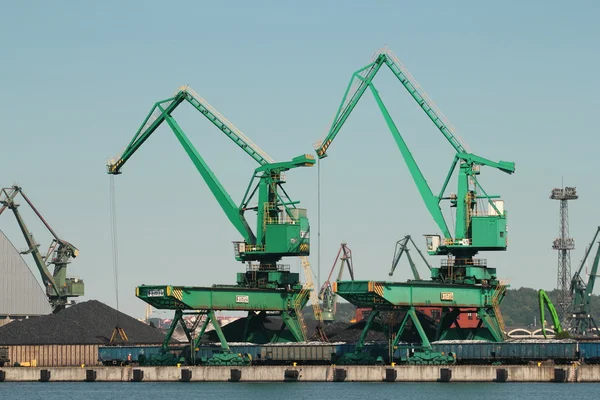 Uhlí terminálu v přístavu, Gdyně, Polsko — Stock fotografie