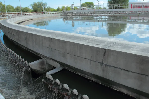 Bekken met schoon water — Stockfoto