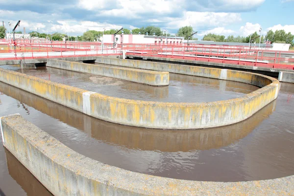 Moderno impianto di trattamento delle acque reflue — Foto Stock