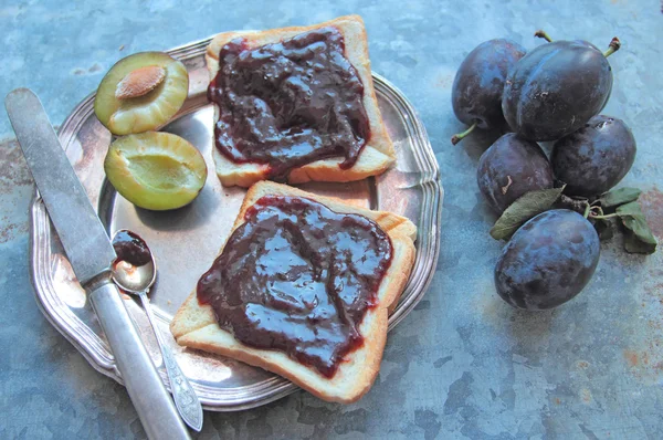 Bread with sweet plum jam — Stock Photo, Image