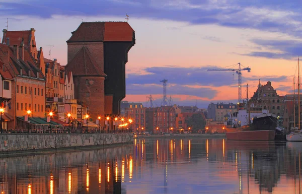 Grue historique de Gdansk à la rivière Motlawa, Pologne — Photo