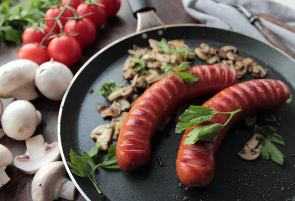 Pan met gegrilde worst — Stockfoto