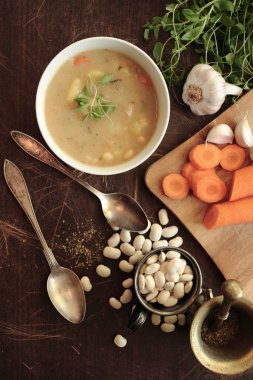 Sebze ile fasulye çorbası. Görüş açısı.