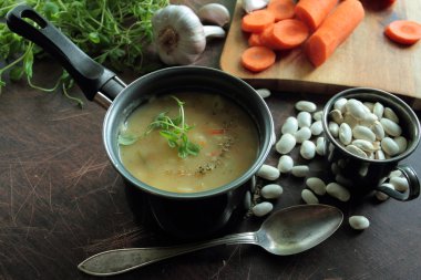 Fasulye çorbası sebzeli