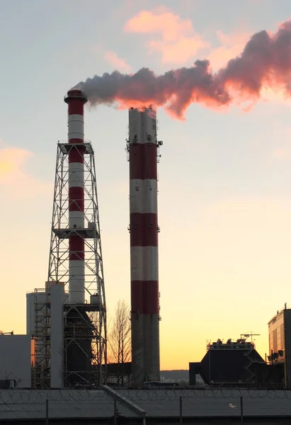 Chaminés em central eléctrica, Gdynia, Polónia — Fotografia de Stock