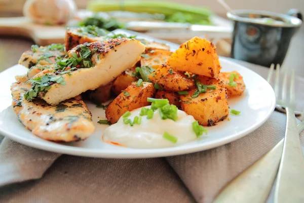 Chicken breast filled in herbs with fried potatoes — Stock Photo, Image