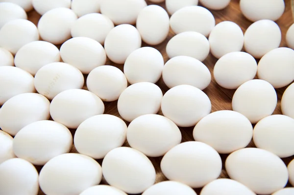 Huevos en la mesa Mesa de madera — Foto de Stock