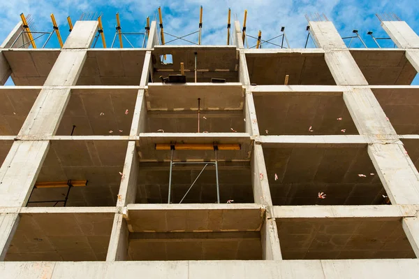 Stahlgerüst Eines Bau Befindlichen Neuen Monolithischen Hauses Gegen Den Blauen — Stockfoto