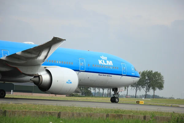 Amsterdam schiphol airport - 10. august 2015: ph-bvf klm royal — Stockfoto