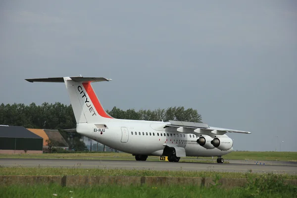 Amsterdam, Nizozemsko - 10. srpna 2015: Ei-Rju Cityjet Brit — Stock fotografie