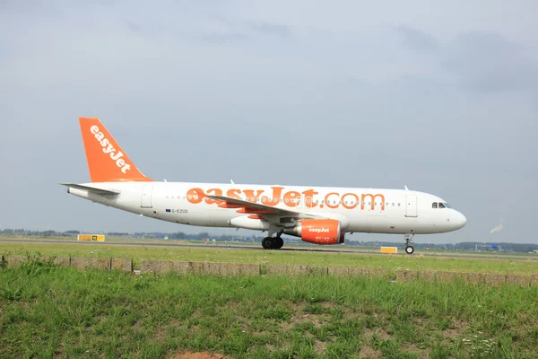 Amsterdam, Holandia - Sierpień 2015 10: G-Ezud easyjet Airb — Zdjęcie stockowe