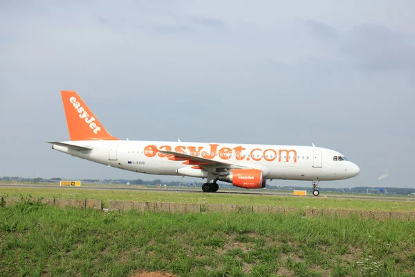 Amsterdam, The Netherlands - August 10 2015: G-EZUD easyJet Airb — Stock Photo, Image