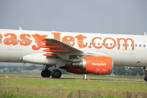 Amsterdam, Nizozemsko - 10 srpna 2015: G-Ezud easyjet Airb — Stock fotografie