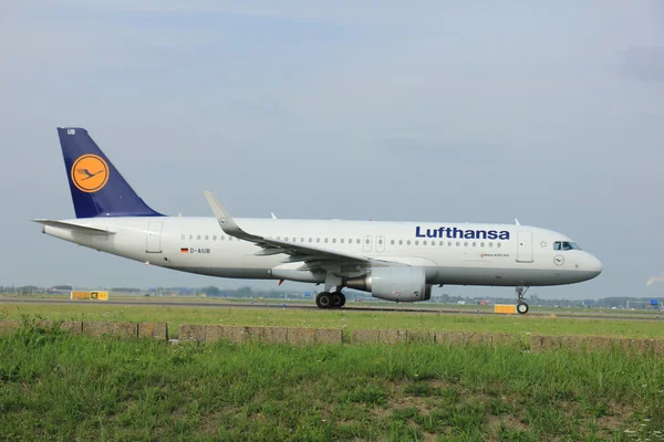 Amsterdam, Nizozemsko - 10 srpna 2015: D-Aiub Lufthansa Ai — Stock fotografie