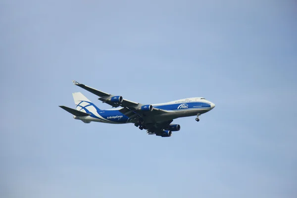 Amsterdam, The Netherlands - August 10 2015: VP-BIM AirBridgeCar — Stock Photo, Image