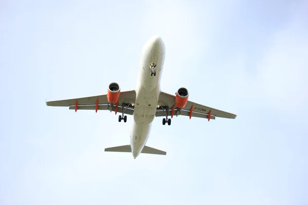 Amsterdam Schiphol flygplats-1 april 2016: G-Ezwn easyJet AIRB — Stockfoto