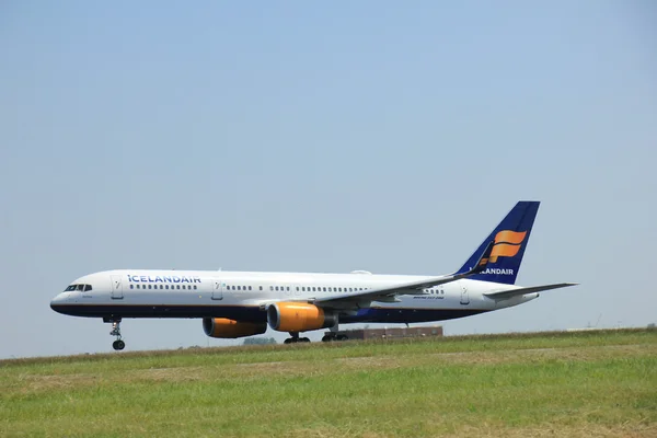 Amsterdam, Nizozemsko - 12. června 2015: Tf-Fij Icelandair Boe — Stock fotografie