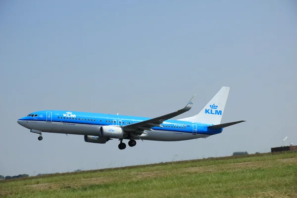 Ámsterdam, Países Bajos - 12 de junio de 2015: PH-BCE KLM Boeing 737 — Foto de Stock