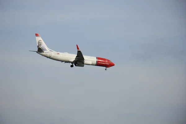 Aeroporto di Amsterdam Schiphol - 1 aprile 2016: Boeing 737 norvegese — Foto Stock