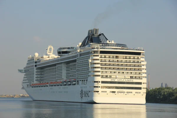 Velsen, Hollanda - 2 Temmuz 2015: Msc Splendida