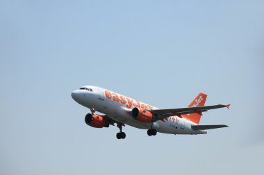 Amsterdam, Hollanda - 12 Haziran 2015: G-Ezff arası easyjet Airbus