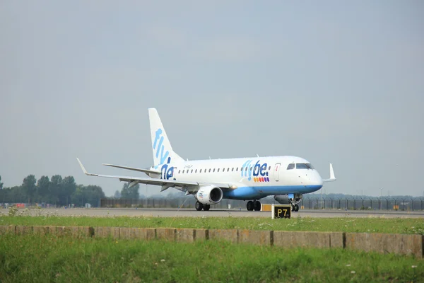 Amsterdam, Paesi Bassi - 10 agosto 2015: G-FBJF Flybe Embrae — Foto Stock