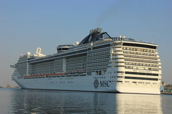 Велсен, Нидерланды - 2 июля 2015 г.: MSC Splendida — стоковое фото